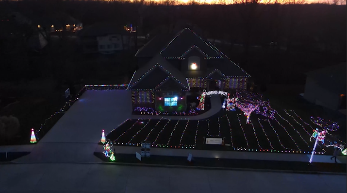 EmVP: Brookthorn Court North Pole lights